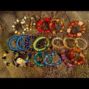 21 Elastic bead bracelets.